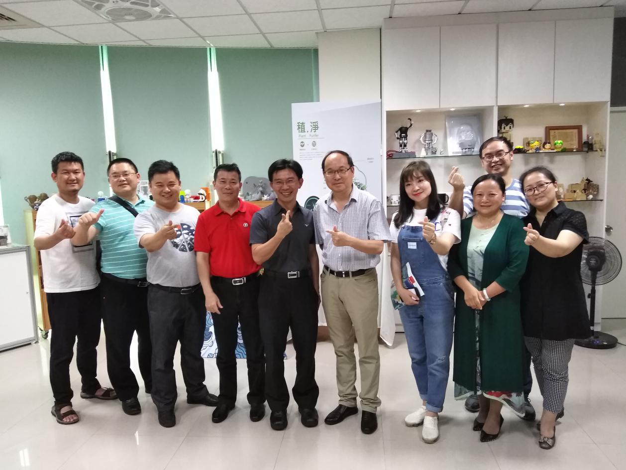 参访团一行参观建国科技大学创意产品与游戏设计系