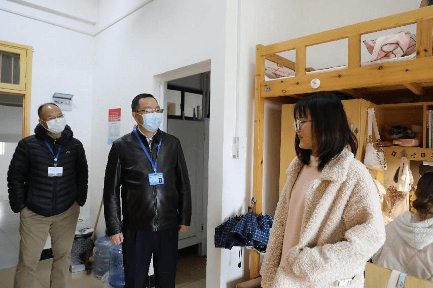 阻疫不阻爱，封校不封心！这所高校的党委书记暖心送关怀