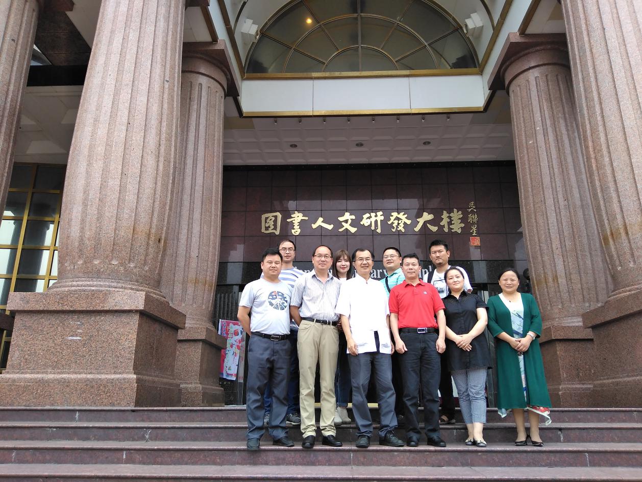 参访团一行参观建国科技大学图书人文研发大楼