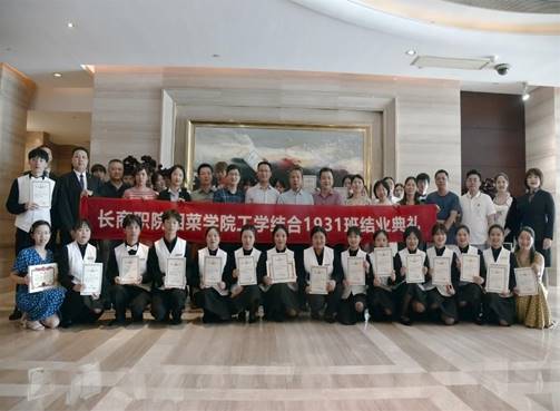 说明: 8b5d33b63d44f4ca96e08533306d216
